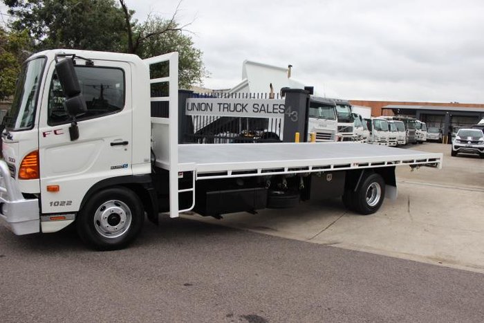 2013 Hino 500 Series FC1022 Medium WHITE