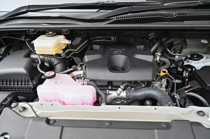 2025 Toyota Hiace GDH300R French Vanilla