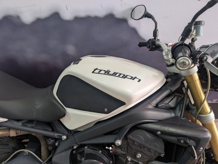 2012 Triumph STREET TRIPLE WHITE