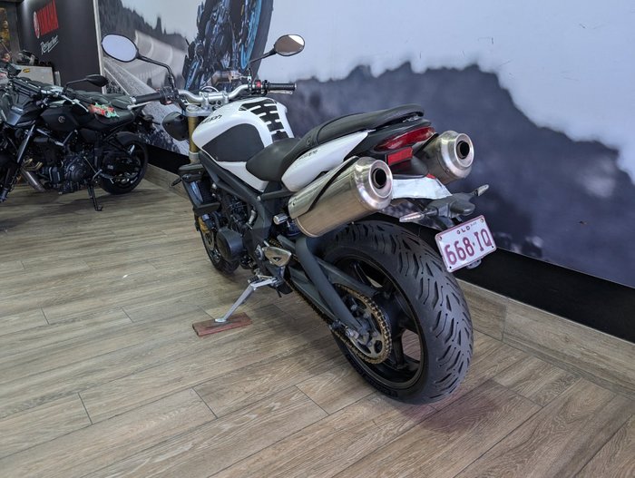 2012 Triumph STREET TRIPLE WHITE