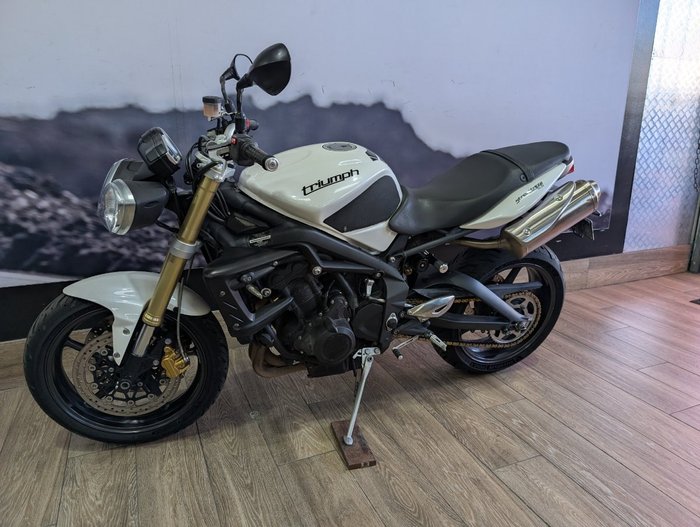 2012 Triumph STREET TRIPLE WHITE