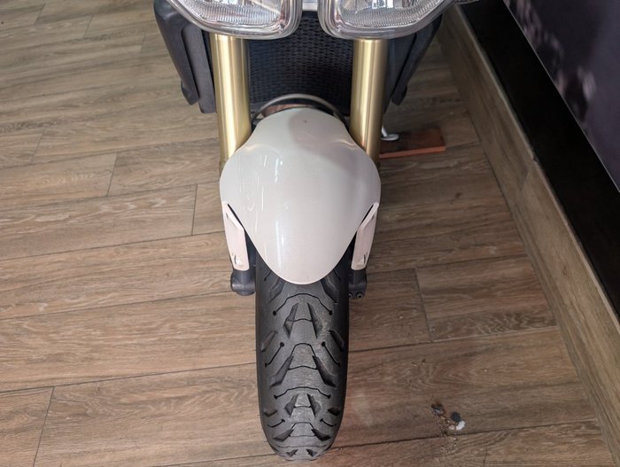 2012 Triumph STREET TRIPLE WHITE