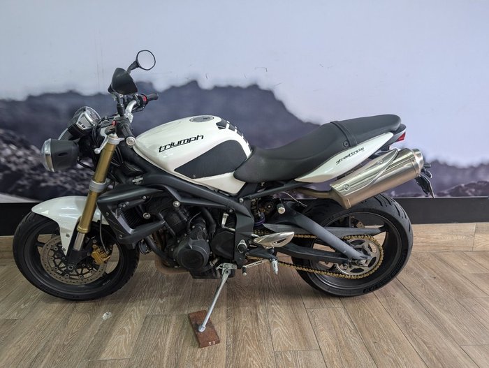 2012 Triumph STREET TRIPLE WHITE