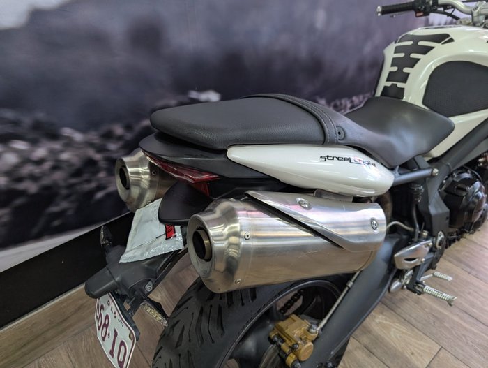 2012 Triumph STREET TRIPLE WHITE