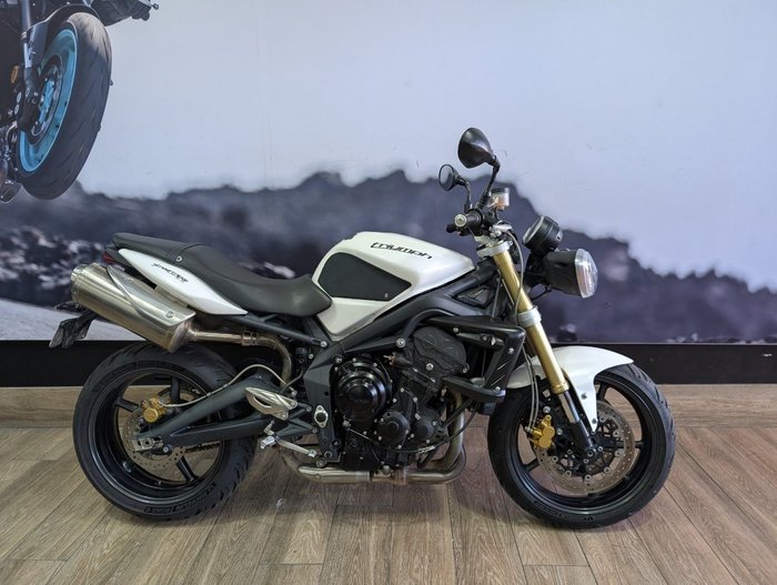 2012 Triumph STREET TRIPLE WHITE