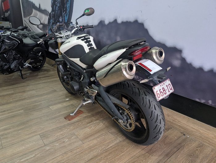 2012 Triumph STREET TRIPLE WHITE