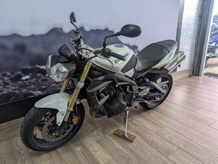 2012 Triumph STREET TRIPLE WHITE