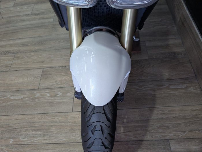 2012 Triumph STREET TRIPLE WHITE