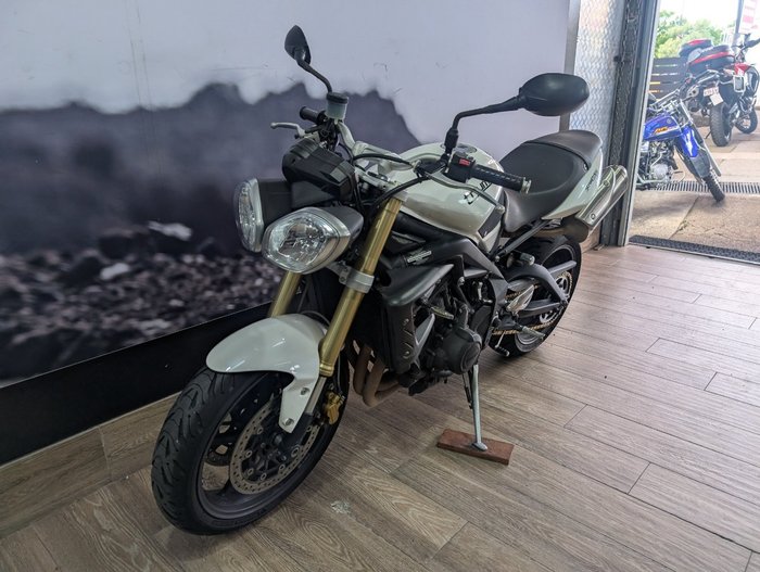 2012 Triumph STREET TRIPLE WHITE