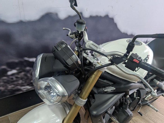 2012 Triumph STREET TRIPLE WHITE