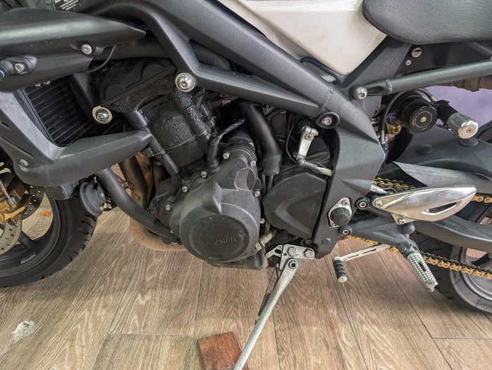 2012 Triumph STREET TRIPLE WHITE