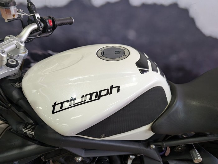 2012 Triumph STREET TRIPLE WHITE