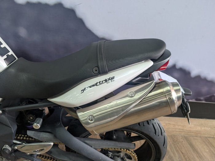 2012 Triumph STREET TRIPLE WHITE