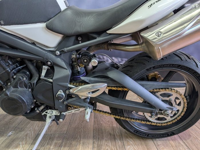 2012 Triumph STREET TRIPLE WHITE