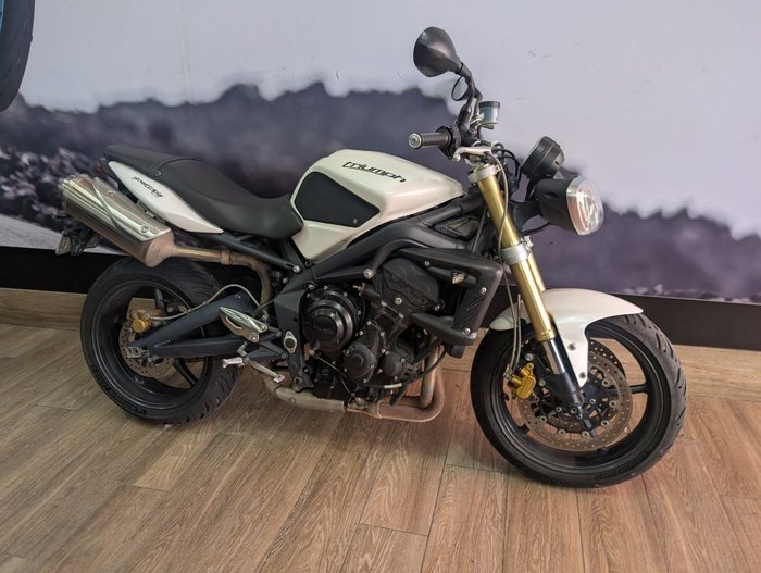 2012 Triumph STREET TRIPLE WHITE