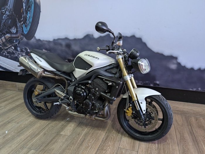 2012 Triumph STREET TRIPLE WHITE