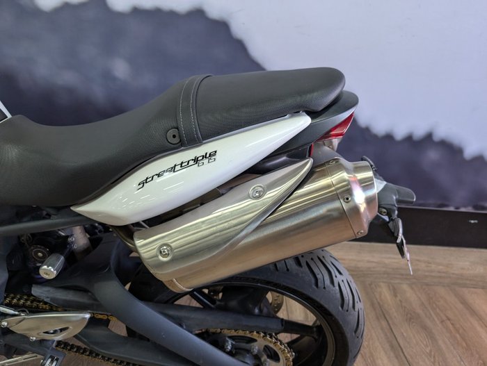 2012 Triumph STREET TRIPLE WHITE