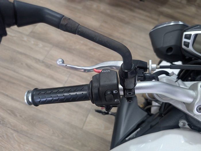 2012 Triumph STREET TRIPLE WHITE