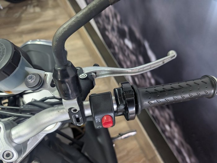 2012 Triumph STREET TRIPLE WHITE