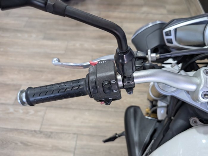 2012 Triumph STREET TRIPLE WHITE