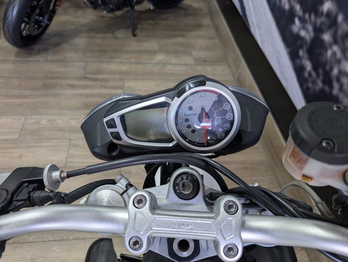 2012 Triumph STREET TRIPLE WHITE