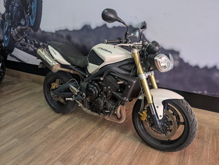 2012 Triumph STREET TRIPLE WHITE