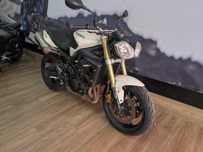 2012 Triumph STREET TRIPLE WHITE