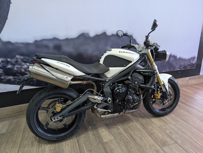 2012 Triumph STREET TRIPLE WHITE