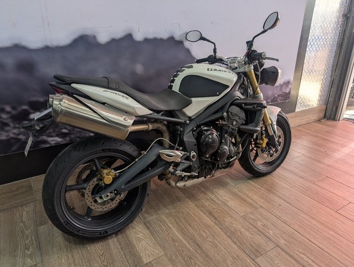 2012 Triumph STREET TRIPLE WHITE