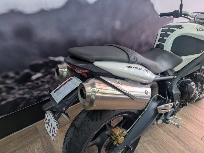 2012 Triumph STREET TRIPLE WHITE