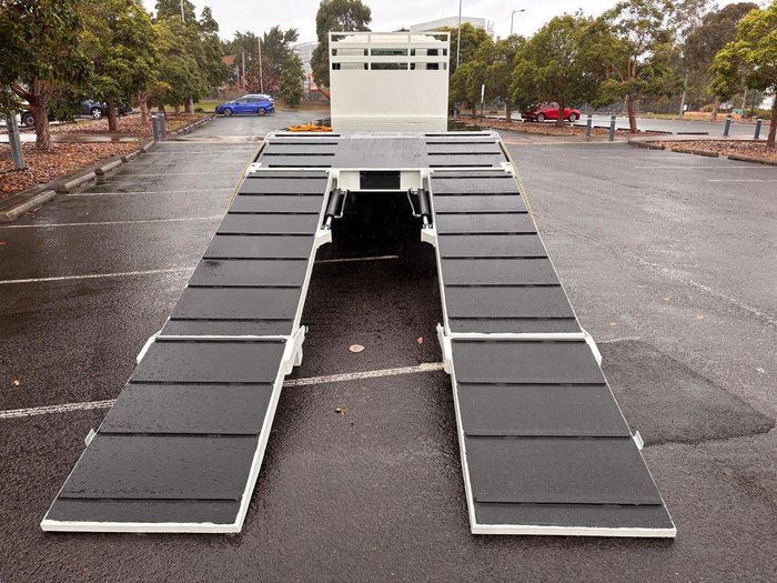 2025 Isuzu F Series FVD 170-300 AT R60