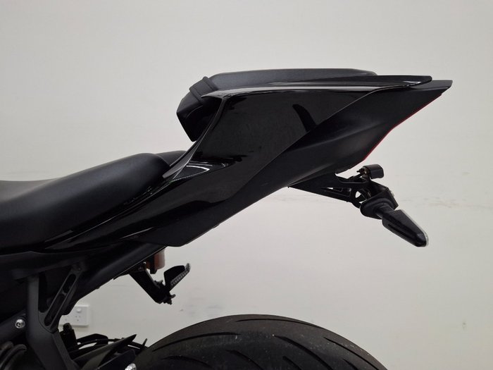 2021 YAMAHA YZF-R7LA Black