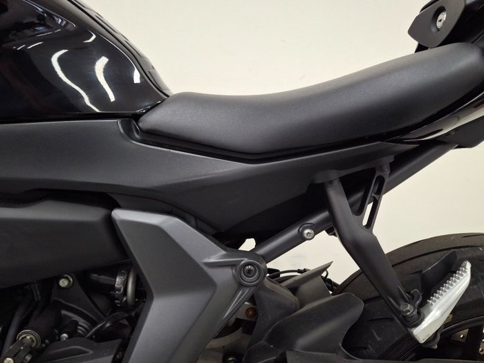 2021 YAMAHA YZF-R7LA Black