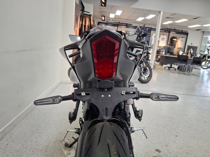 2021 YAMAHA YZF-R7LA Black