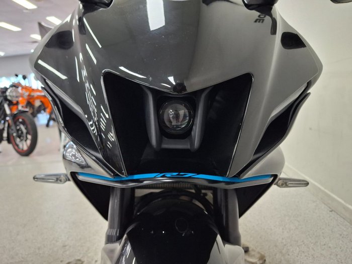 2021 YAMAHA YZF-R7LA Black