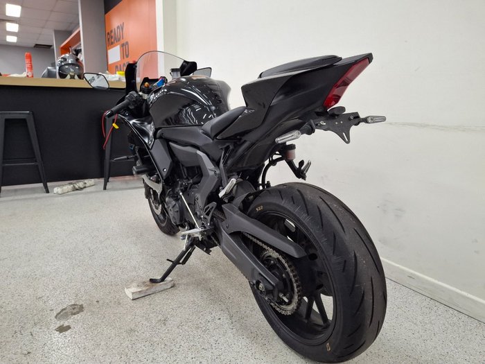 2021 YAMAHA YZF-R7LA Black