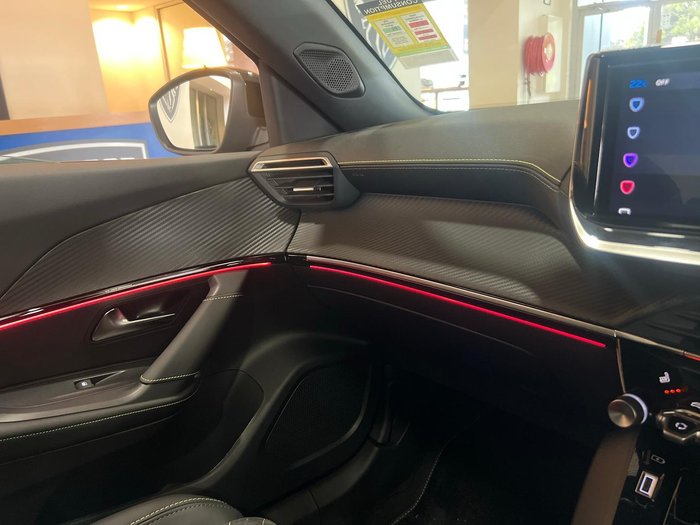 2025 Peugeot 2008 GT Hybrid