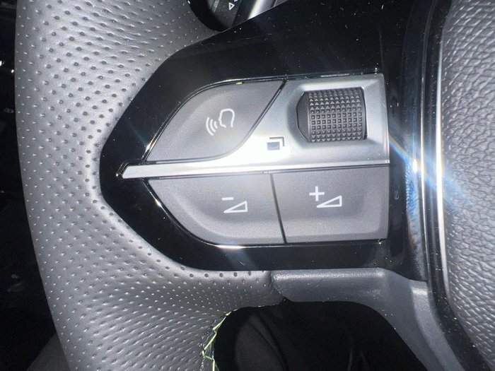 2025 Peugeot 2008 GT Hybrid