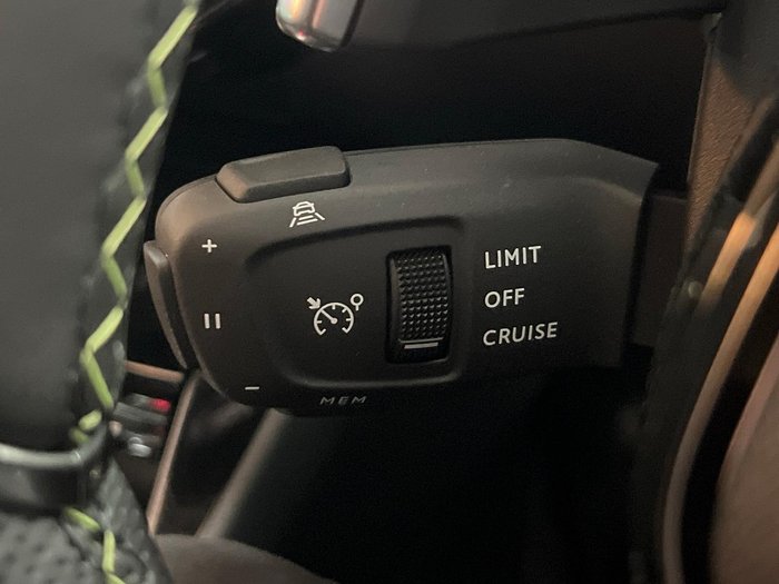2025 Peugeot 2008 GT Hybrid