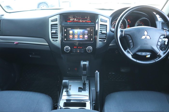 2018 Mitsubishi Pajero GLX