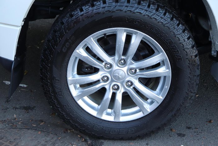 2018 Mitsubishi Pajero GLX