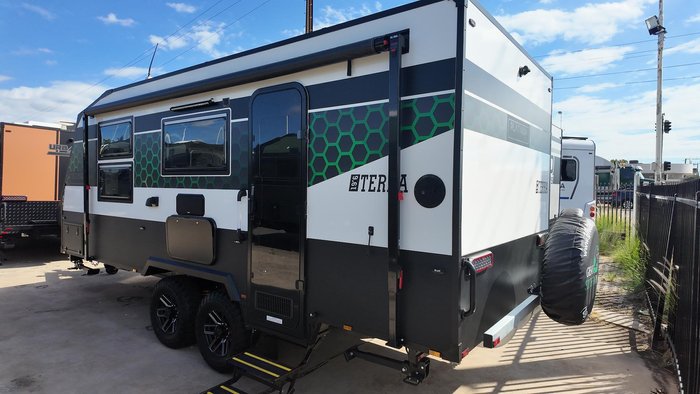 2026 Platinum 19'6 Terra Cafe