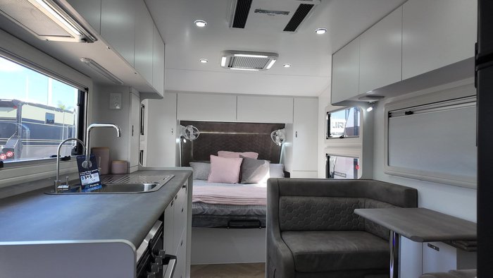 2026 Platinum 19'6 Terra Cafe