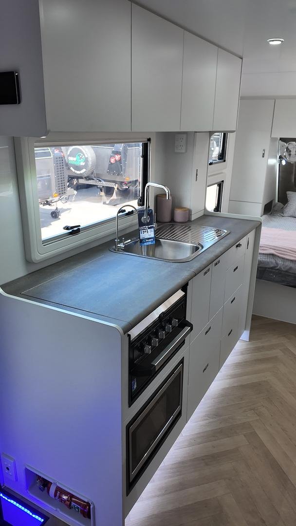 2026 Platinum 19'6 Terra Cafe