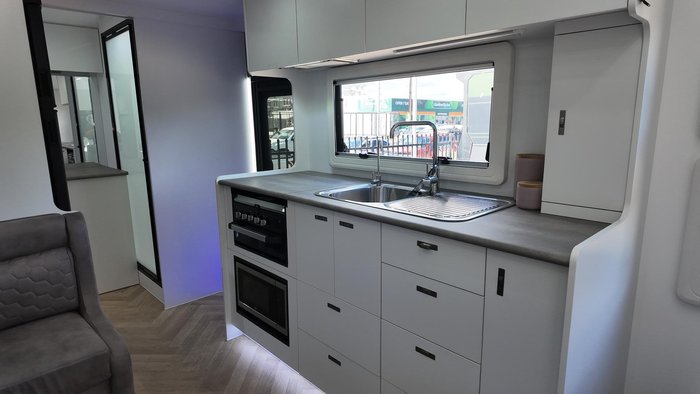 2026 Platinum 19'6 Terra Cafe