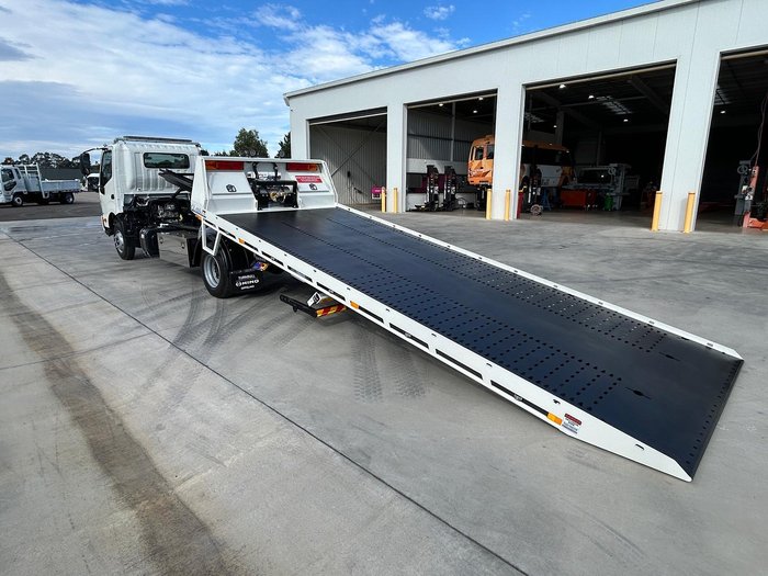 2025 Hino 300 Series 921