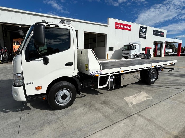 2025 Hino 300 Series 921