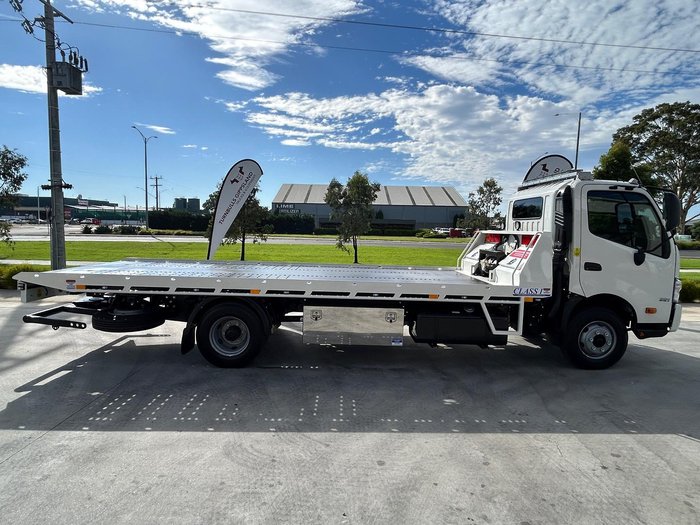 2025 Hino 300 Series 921