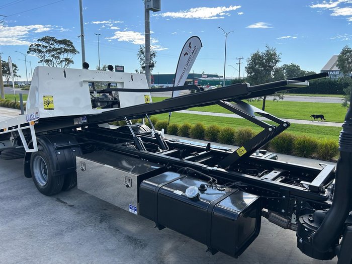 2025 Hino 300 Series 921