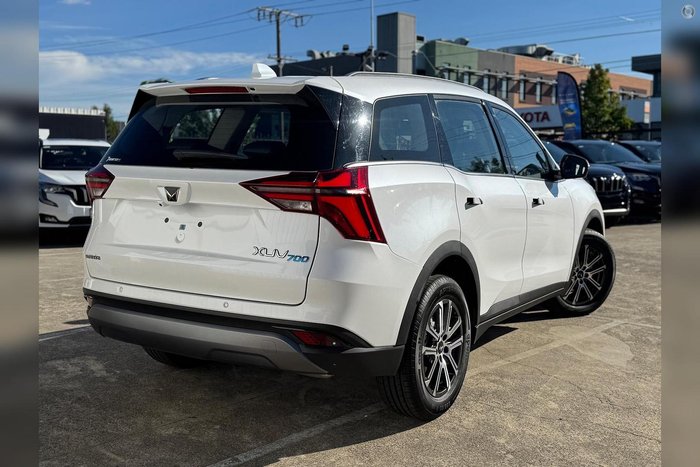 2025 Mahindra XUV700 AX7L
